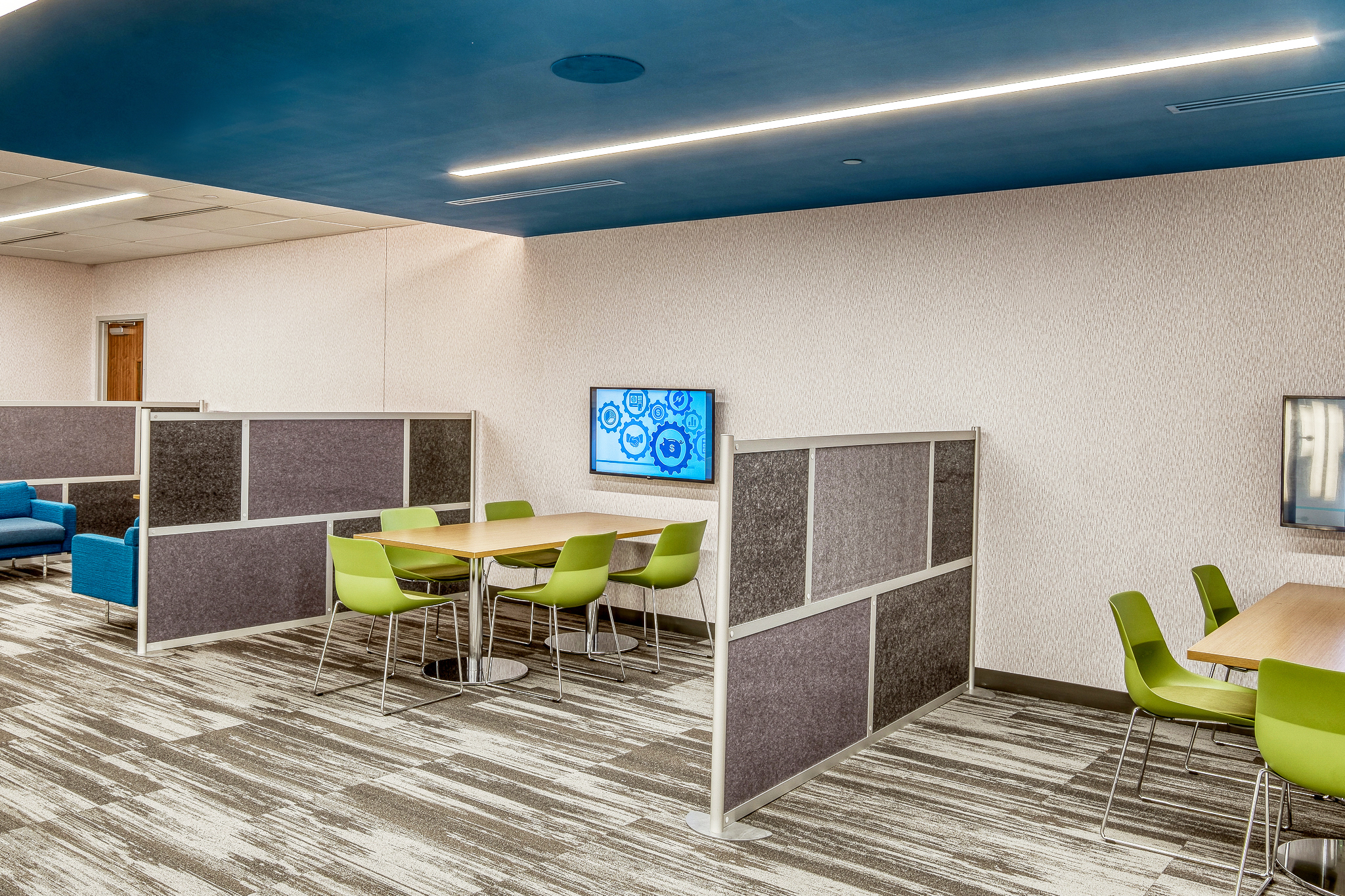 collaborative workspaces with dividing walls