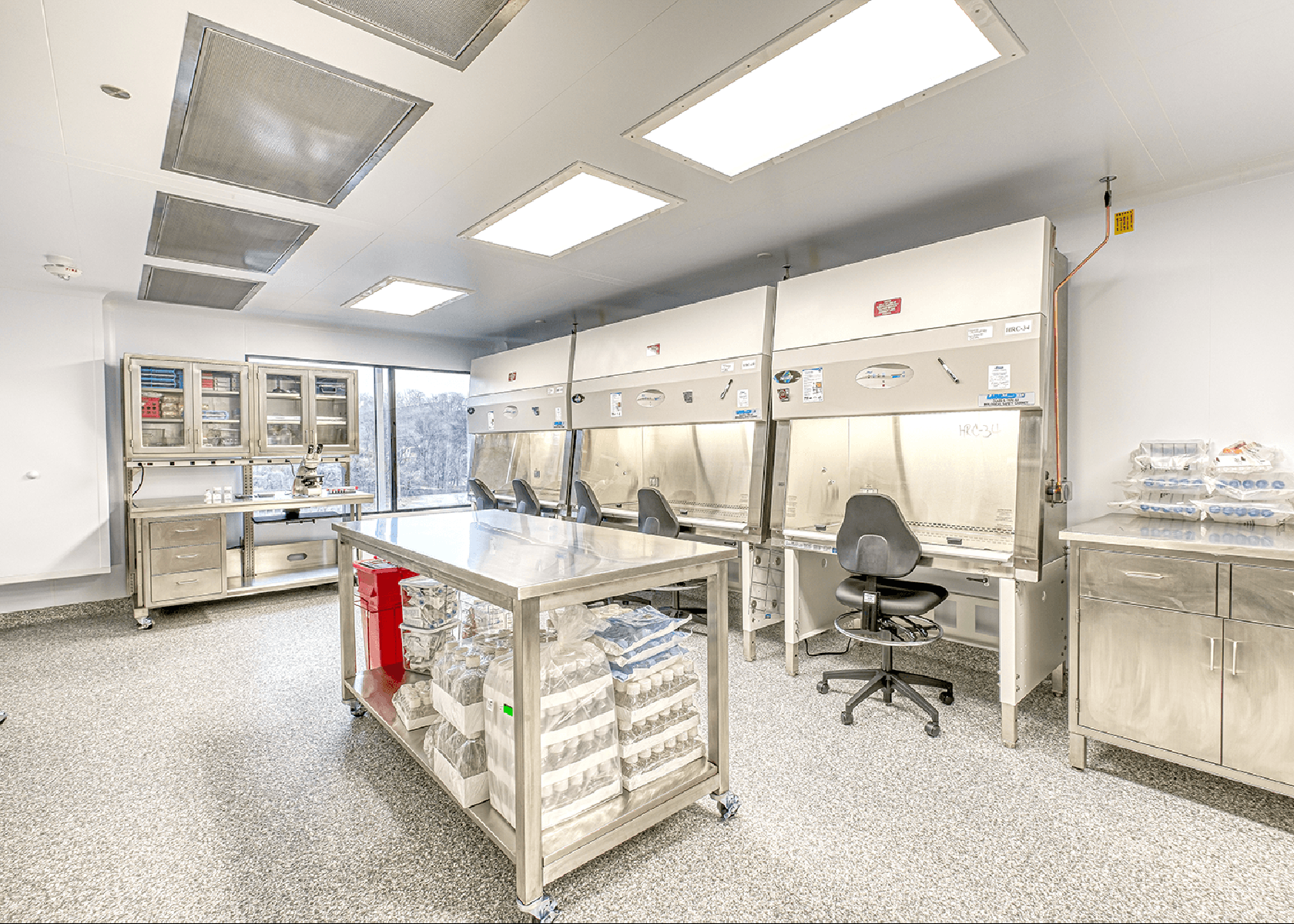 Wet lab space with stainless steel table